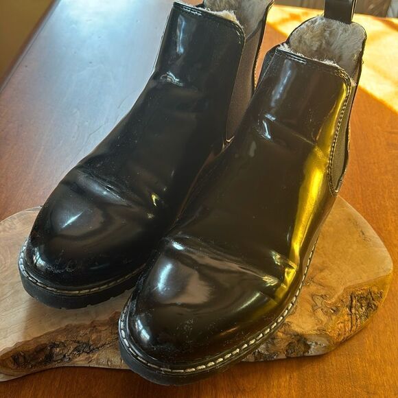 Anne Klein Lucas Chelsea Patent Leather Faux Fur Lined Boots -7 - Picture 1 of 6